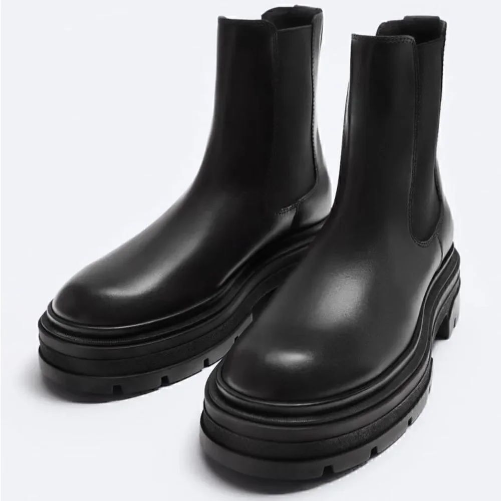 NWOT Zara Leather Chunky Lug Sole Chelsea Boots - Mismatched Sizes - L43/R41